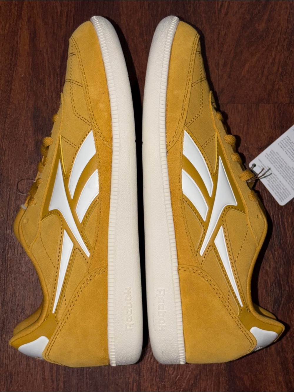 Reebok size 10.5 - Picture 10 of 11